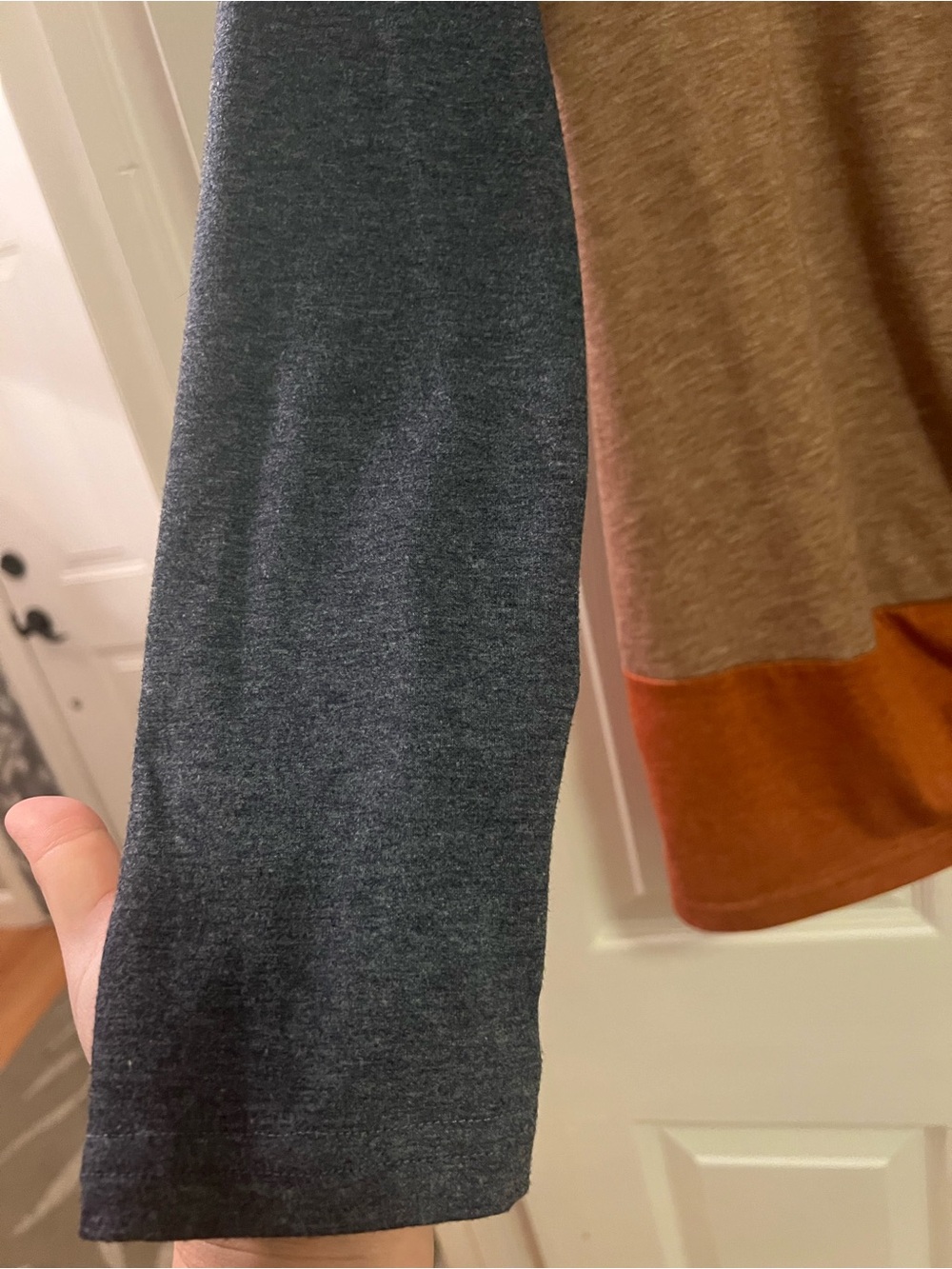 Excellent condition! Cold-Shoulder Colorblock Long Sleeve Top. Size Large. - Picture 5 of 15